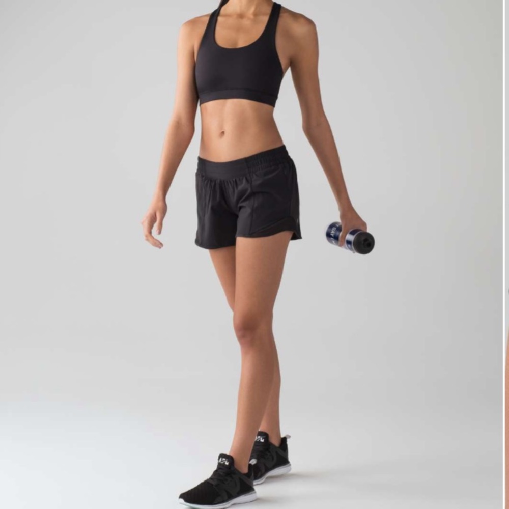 Women’s Lululemon Hotty Hot Long 4” Black Shorts Size 6 Running Mesh Pockets